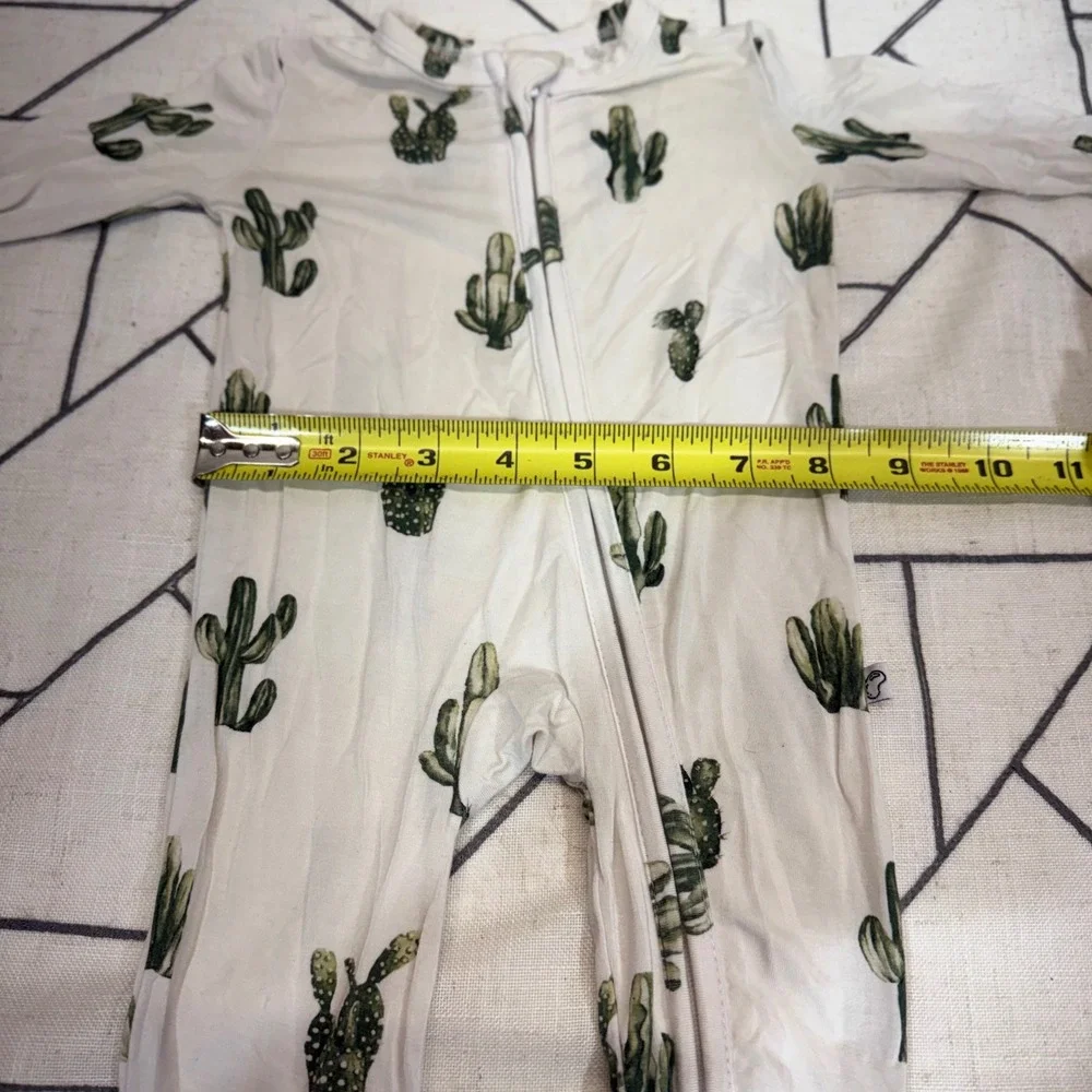 Annie Bean & Co Bamboo Sleeper NB White Cactus Print Two-Way Zip Footie